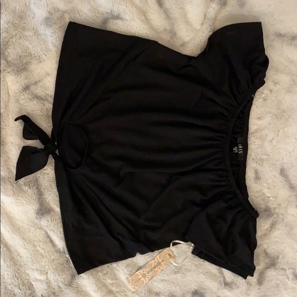 iris Tops - IRIS Black Flowy, Crop top